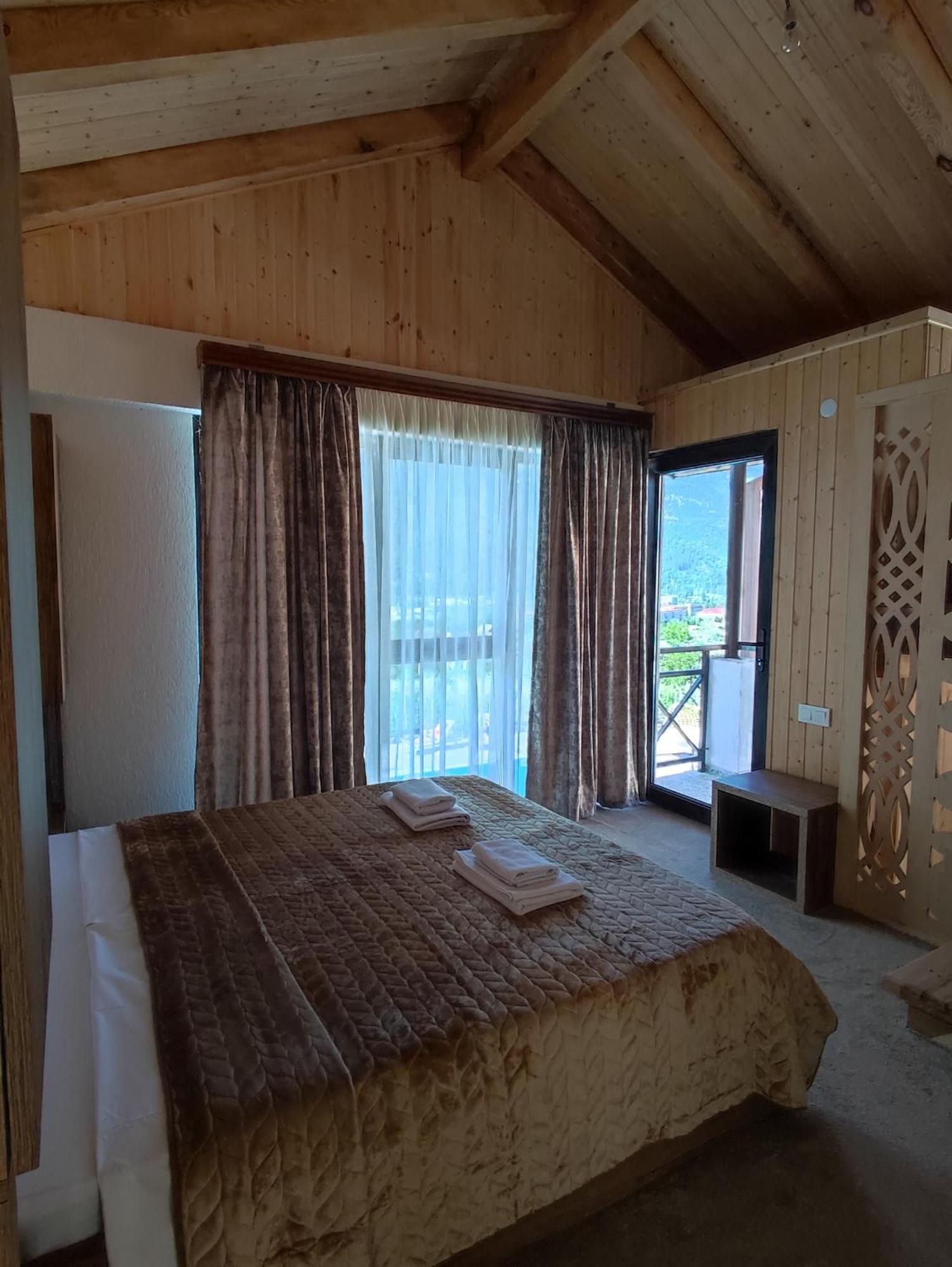 Belvedere Otel Ambrolauri Dış mekan fotoğraf